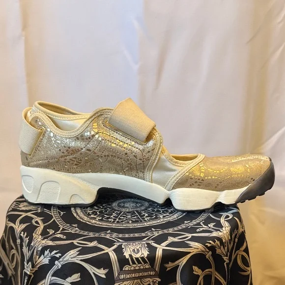 Nike air rift split toe Athletic Shoes with Gold and Cream Accents vintage y2k - Picture 6 of 15